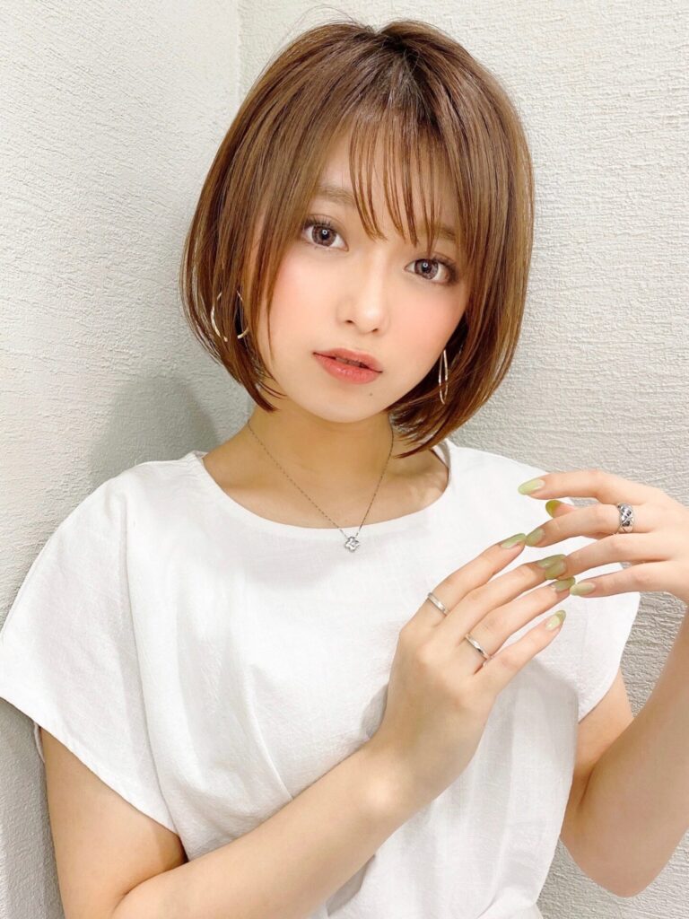 ひし形シルエット 前下がりボブ 流し前髪 レイヤーカット サイドバング 小顔 ベージュカラー【KI-001】