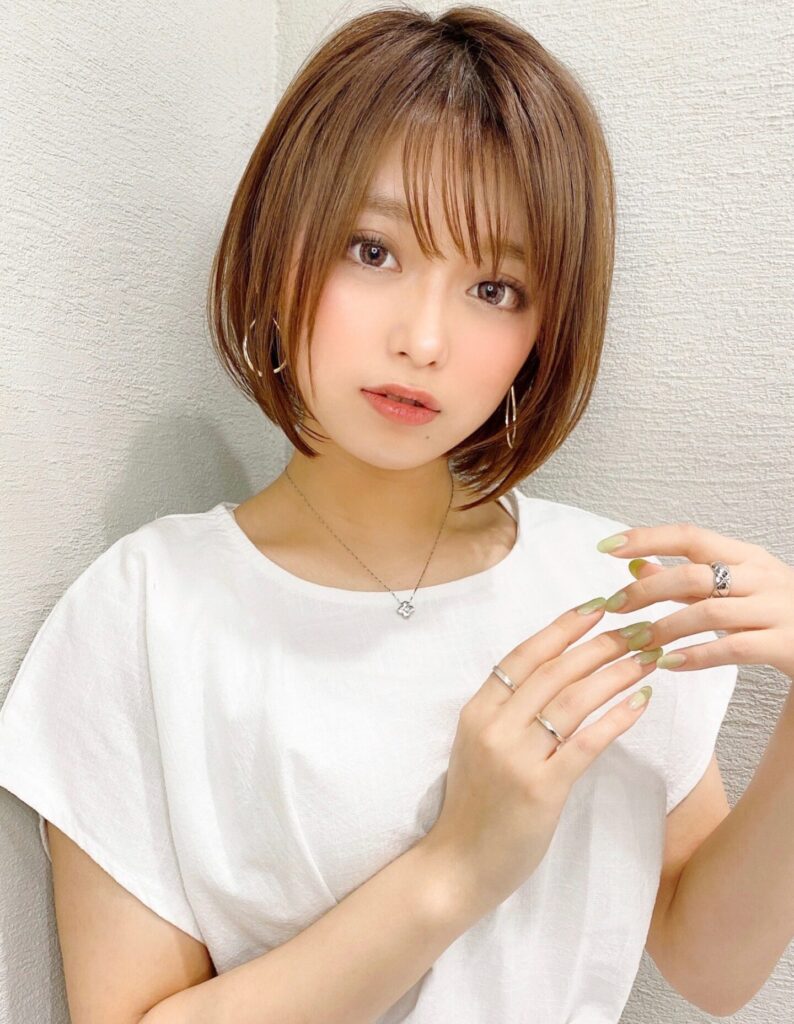 ひし形シルエット 前下がりボブ 流し前髪 レイヤーカット サイドバング 小顔 ベージュカラー【KI-001】