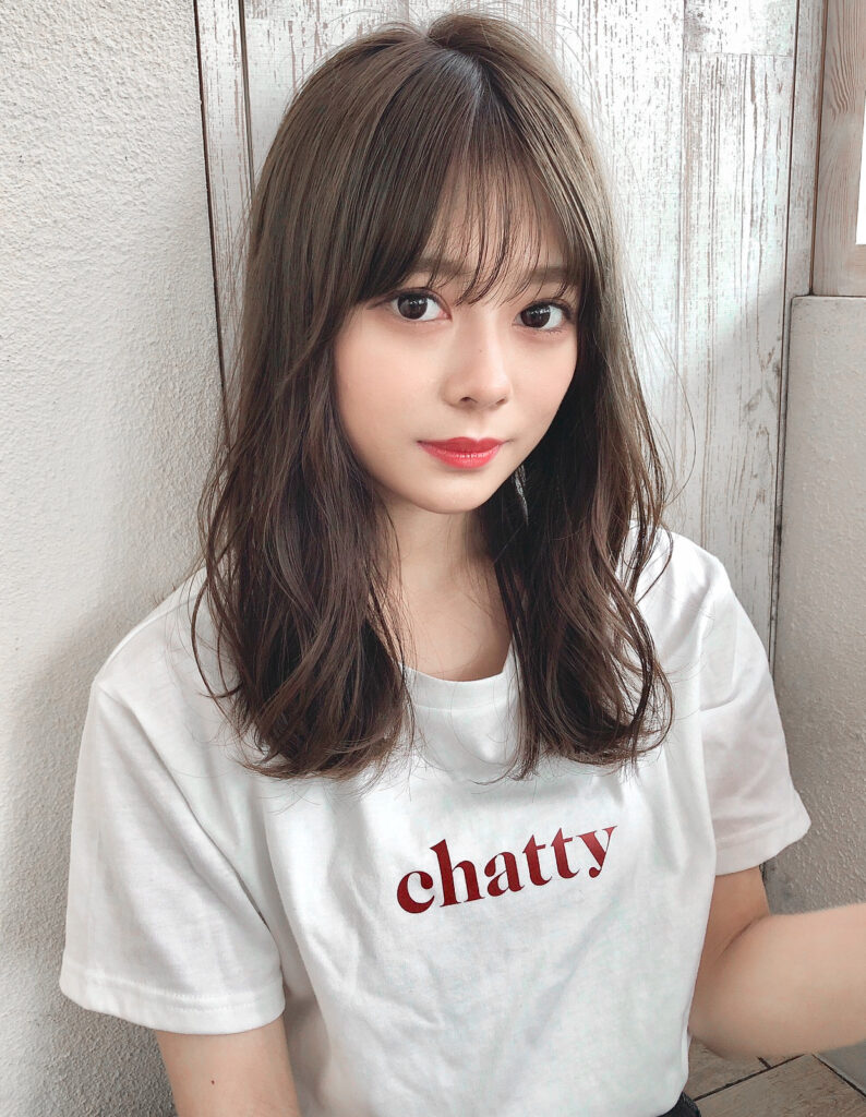 丸顔似合うシースルー前髪ゆるカールロングヘア
