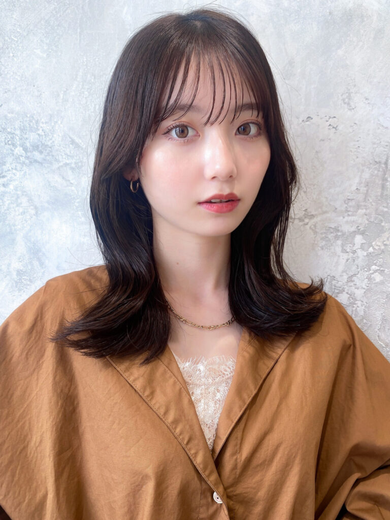 鎖骨下くびれミディ 20代30代40代 赤味なしブラウンカラー