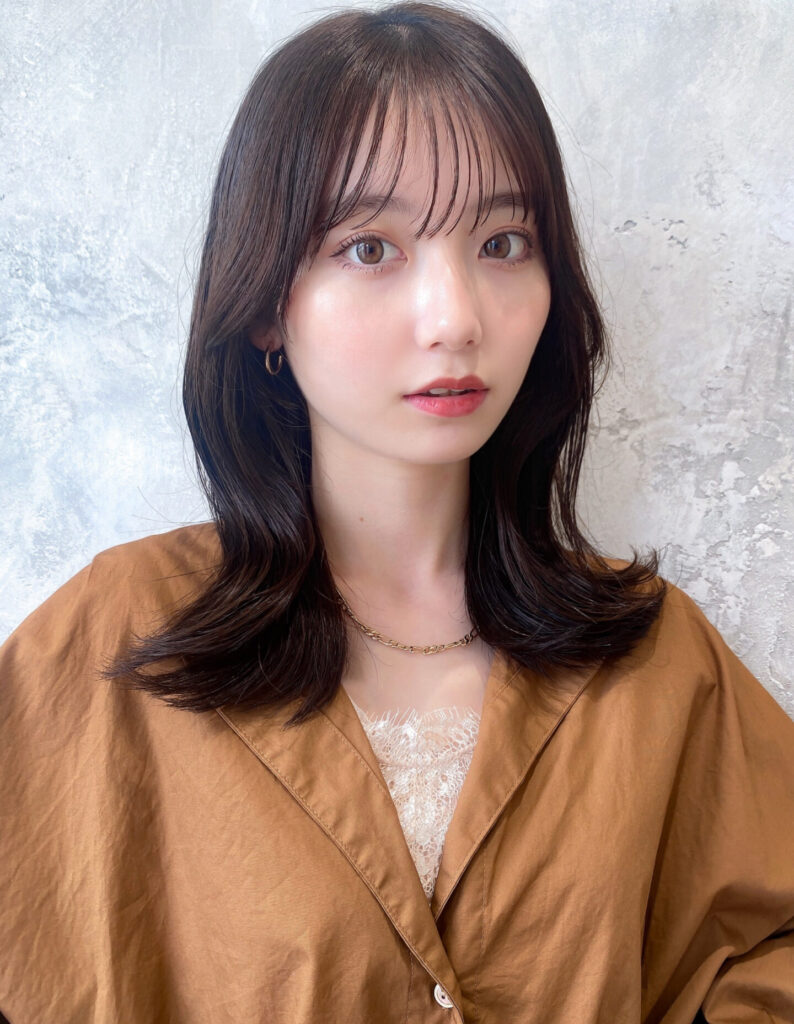 鎖骨下くびれミディ 20代30代40代 赤味なしブラウンカラー