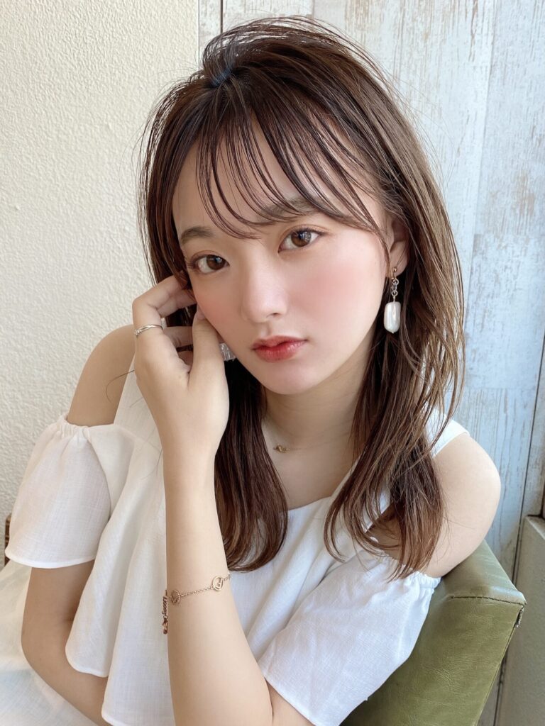 大人かわいいくびれミディ