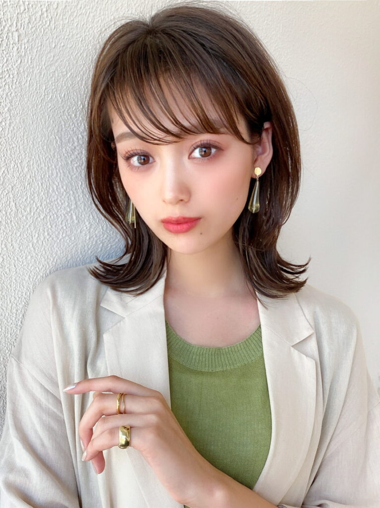 ミディアム レイヤーカット くびれヘア ウルフカット 薄め前髪 外ハネ【KI-016】