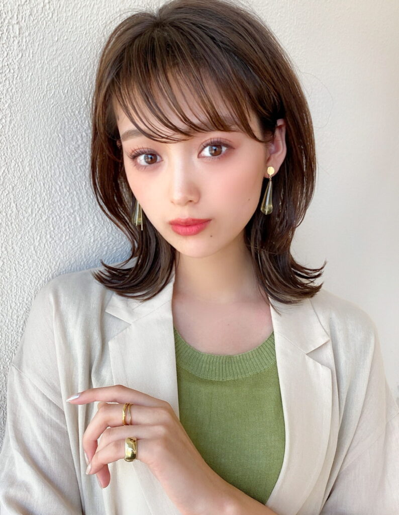 ミディアム レイヤーカット くびれヘア ウルフカット 薄め前髪 外ハネ【KI-016】