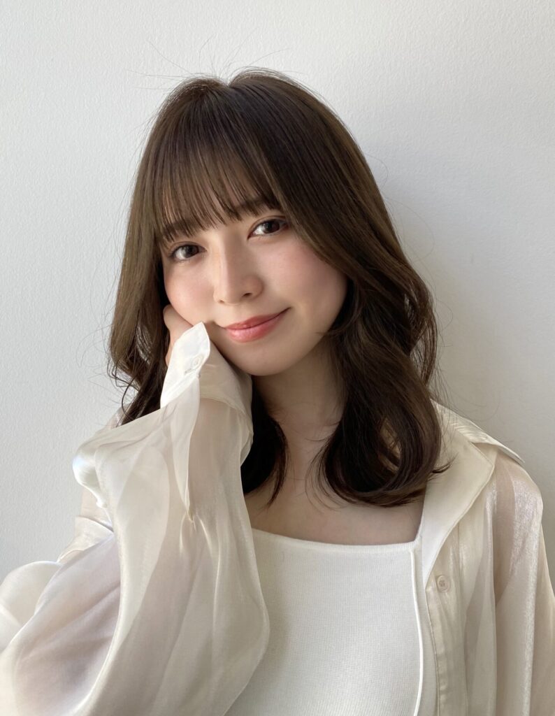 大人可愛いミディアムヘア