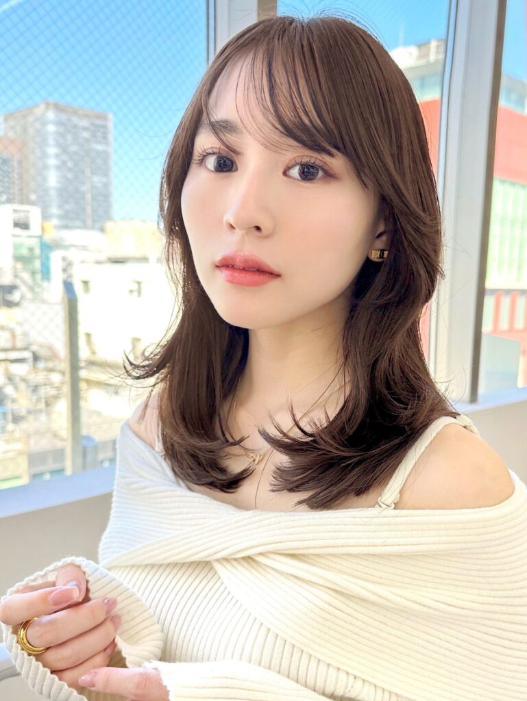 自然な動きと艶のあるくびれヘア/流れるお顔まわりカット