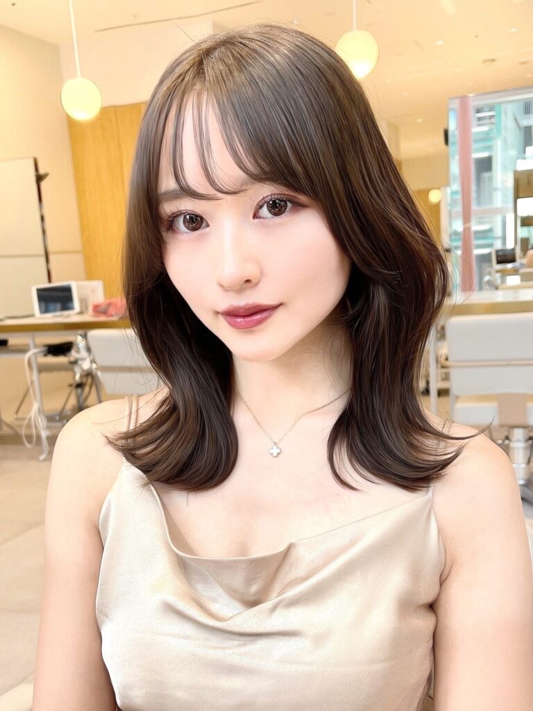 自然な動きと艶のあるくびれヘア/流れるお顔まわりカット