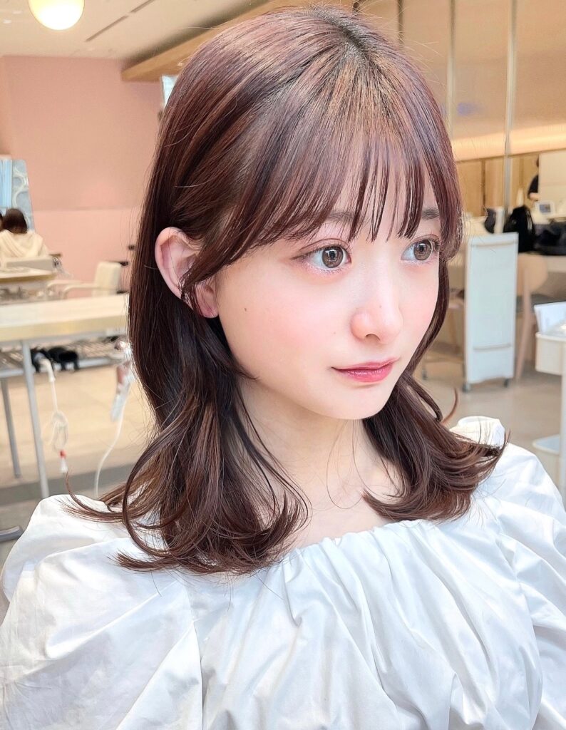 自然な動きと艶のあるくびれヘア/流れるお顔まわりカット