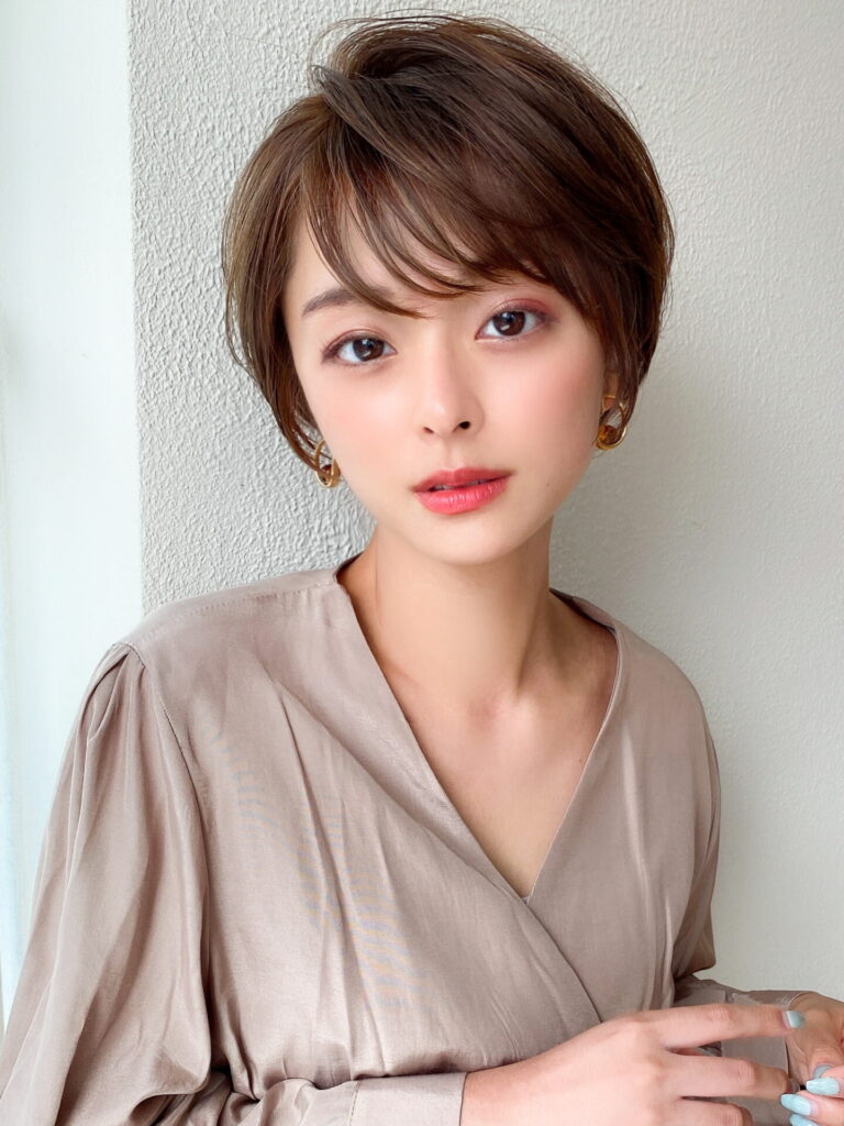 ショートヘア　丸みショート　レイヤーカット　シースルーバング