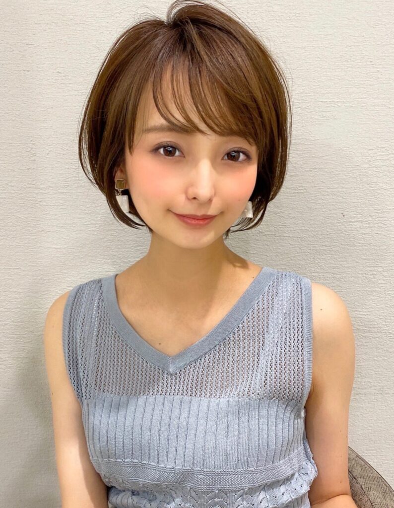 大人かわいい 小顔 ショートボブ ひし形シルエット グレージュ