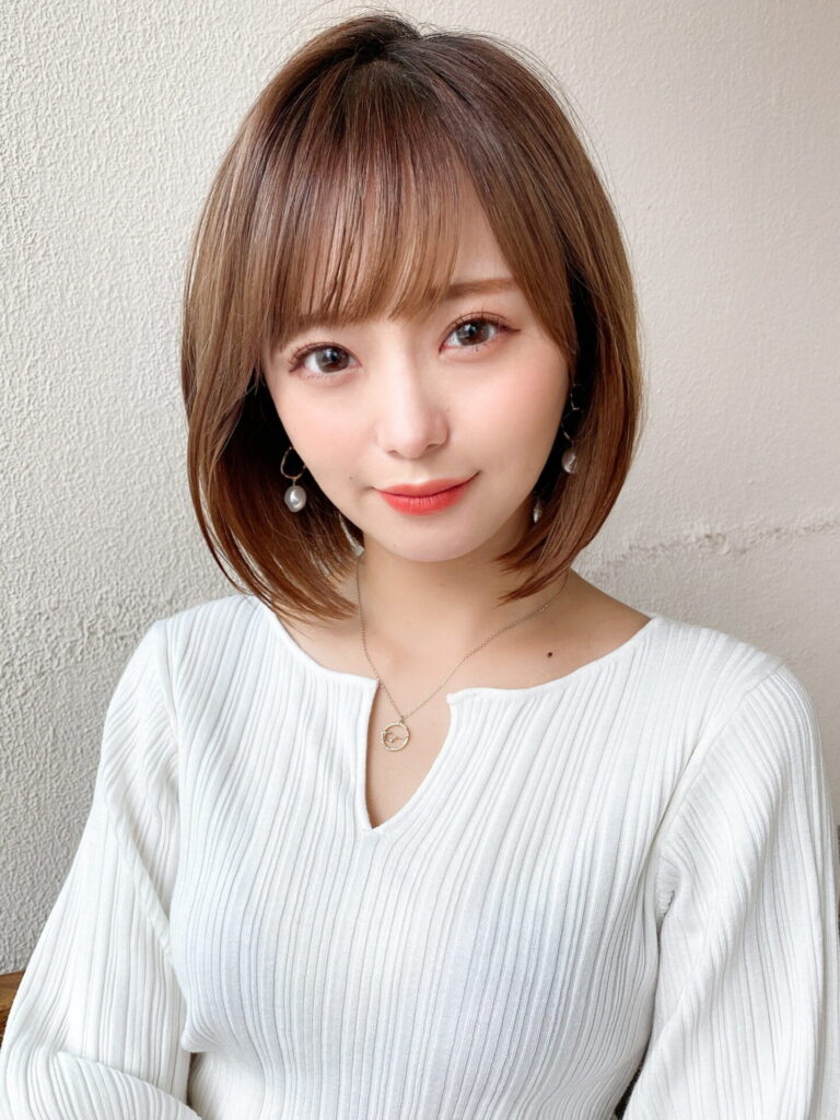 ひし形シルエット 前下がりボブ レイヤーカット 流し前髪 サイドバング ベージュカラー【KI-002】