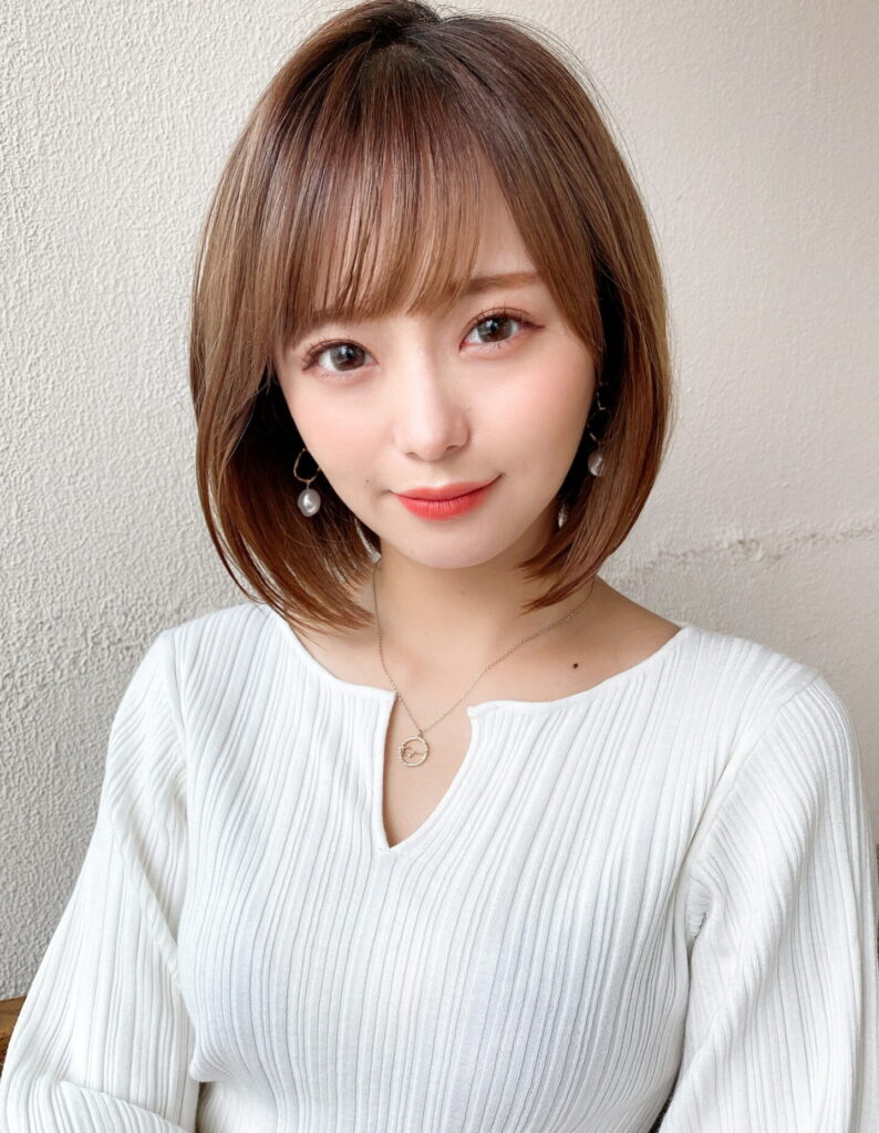 ひし形シルエット 前下がりボブ レイヤーカット 流し前髪 サイドバング ベージュカラー【KI-002】