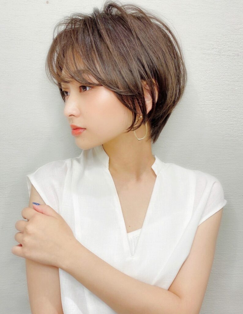 大人かわいい 小顔 ショートボブ ひし形シルエット グレージュ