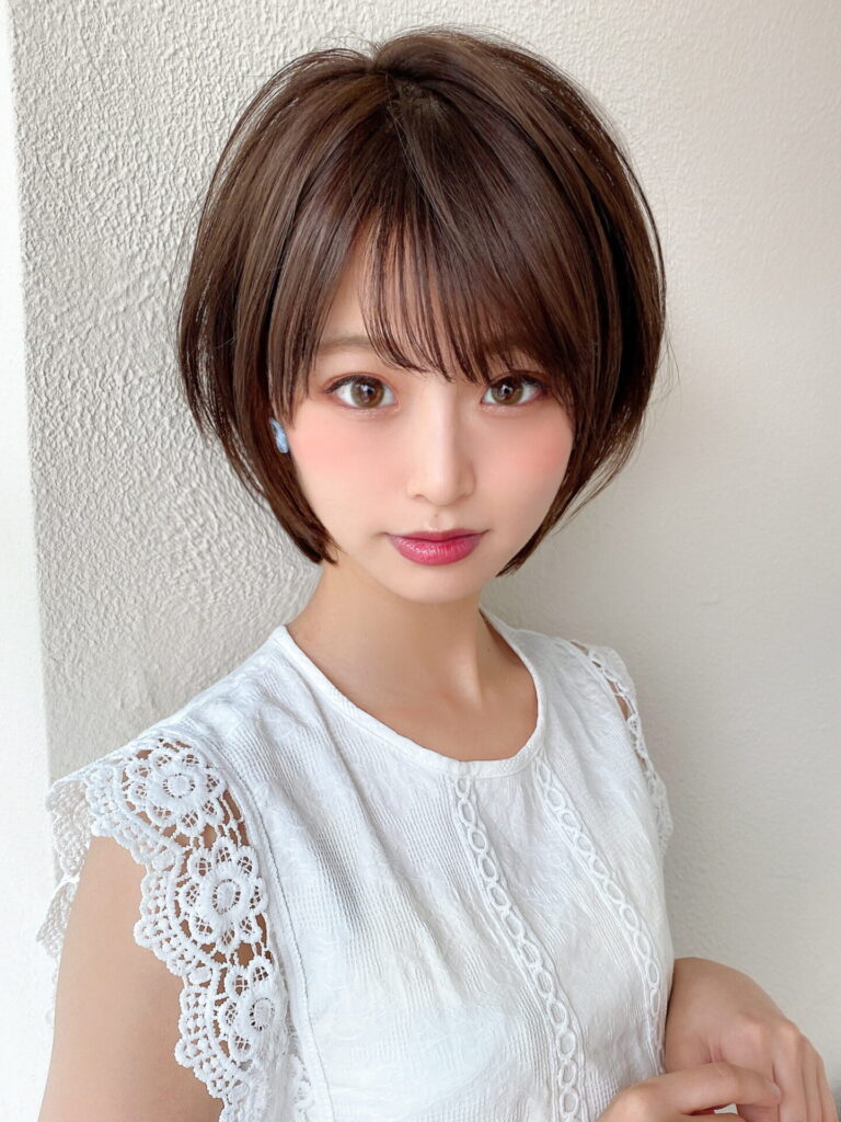 大人かわいい 小顔 ショートボブ ひし形シルエット グレージュ