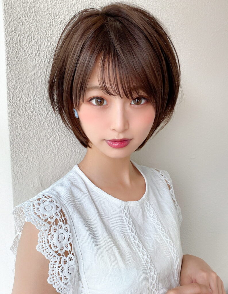 大人かわいい 小顔 ショートボブ ひし形シルエット グレージュ