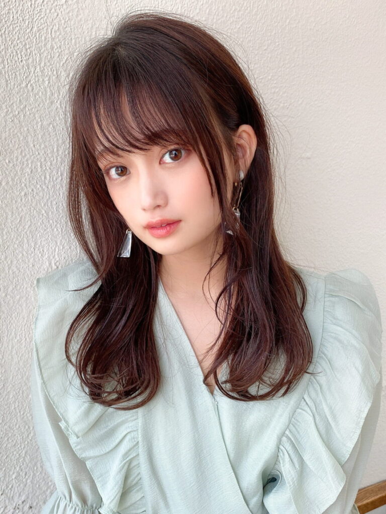 セミロング　ウルフカット　レイヤースタイル