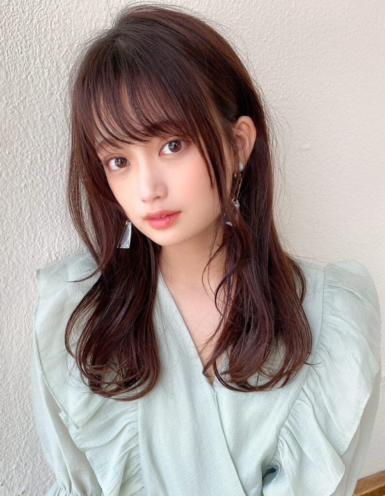 セミロング　ウルフカット　レイヤースタイル