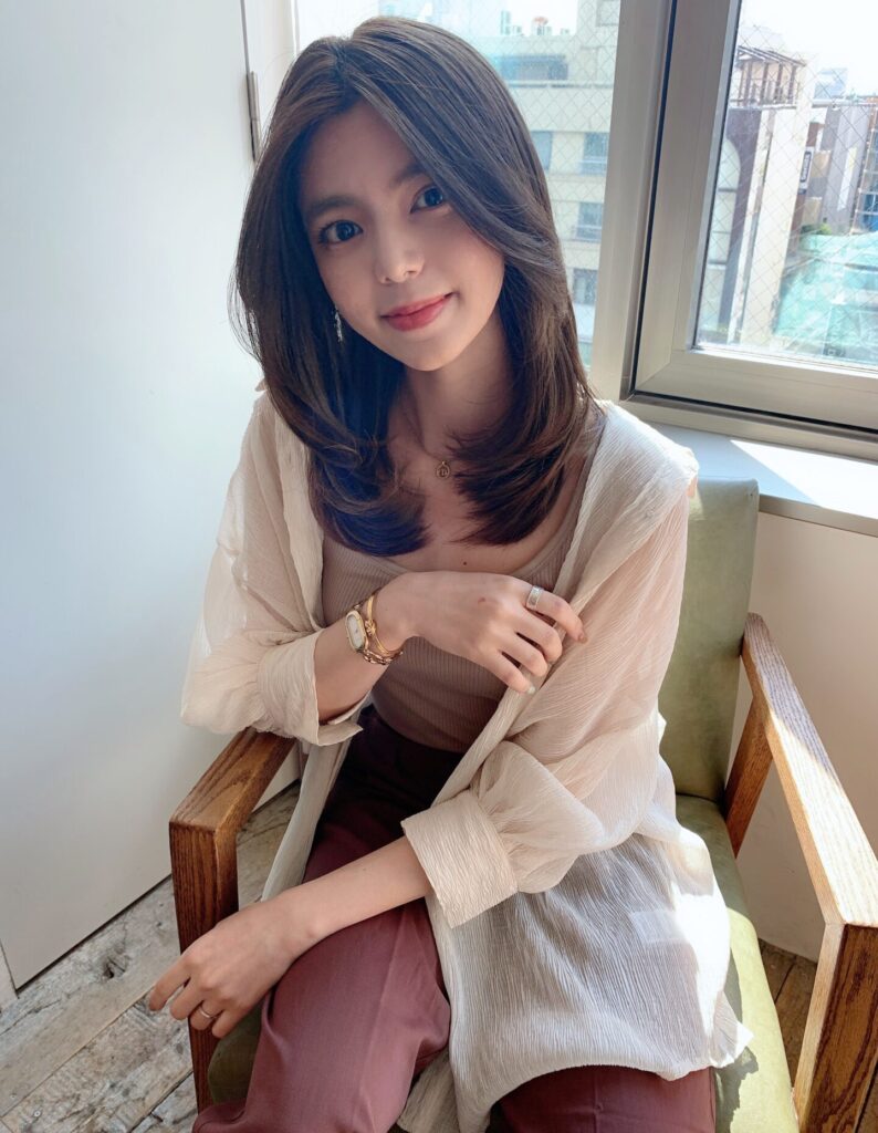 前髪長めレイヤースタイル美シルエットヘア