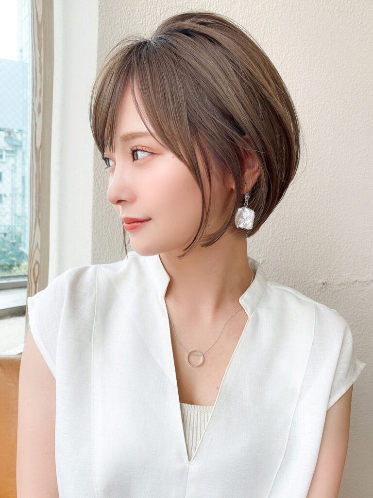大人かわいい 小顔 ショートボブ ひし形シルエット グレージュ