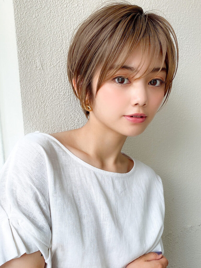 ショートヘア　丸みショート　レイヤーカット　シースルーバング