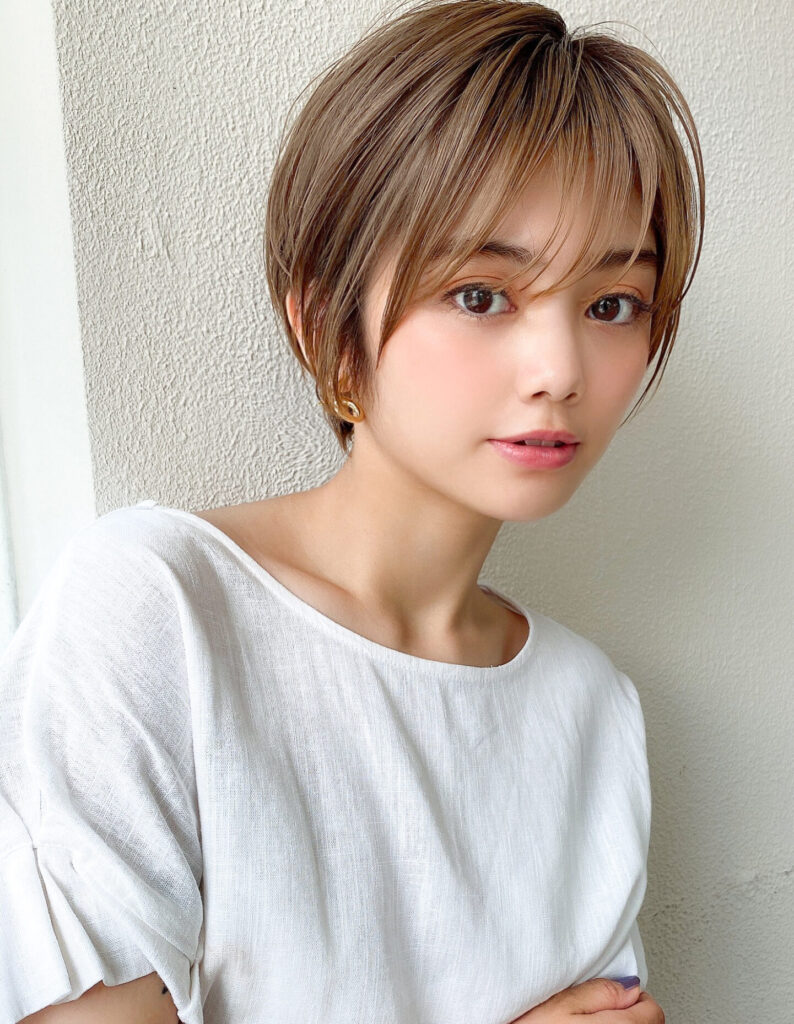 ショートヘア　丸みショート　レイヤーカット　シースルーバング