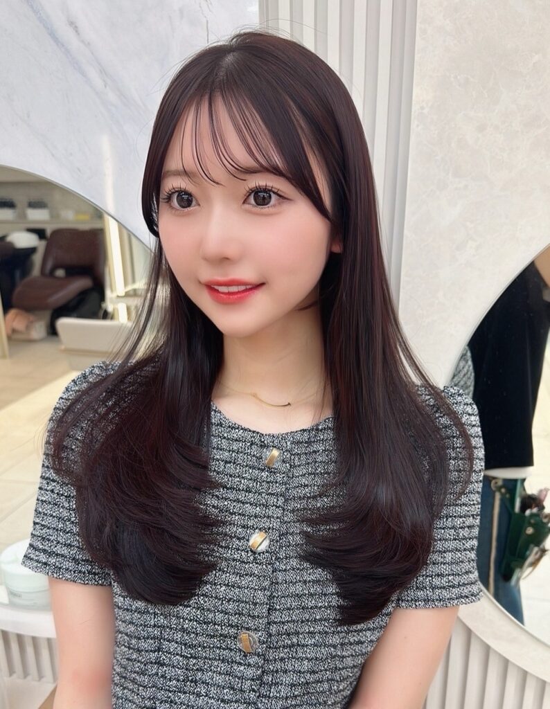 くびれが可愛い　抜け感の顔まわり　こだわり抜いたレイヤーカットと顔まわり　似合わせ