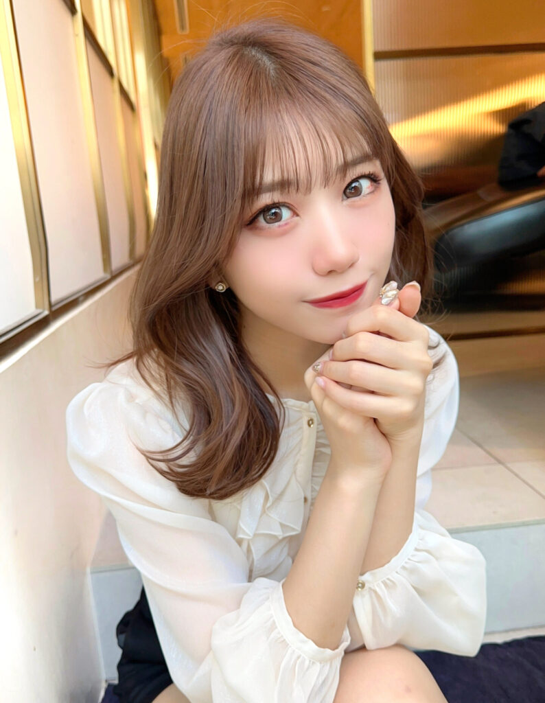 大人ミディアム　耳掛けしても可愛い　似合わせヘア　レイヤーカット