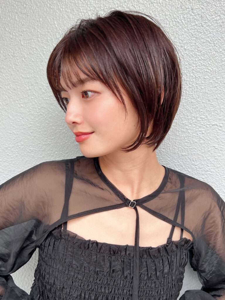 艶やかなショートボブで叶える、品のある大人スタイル