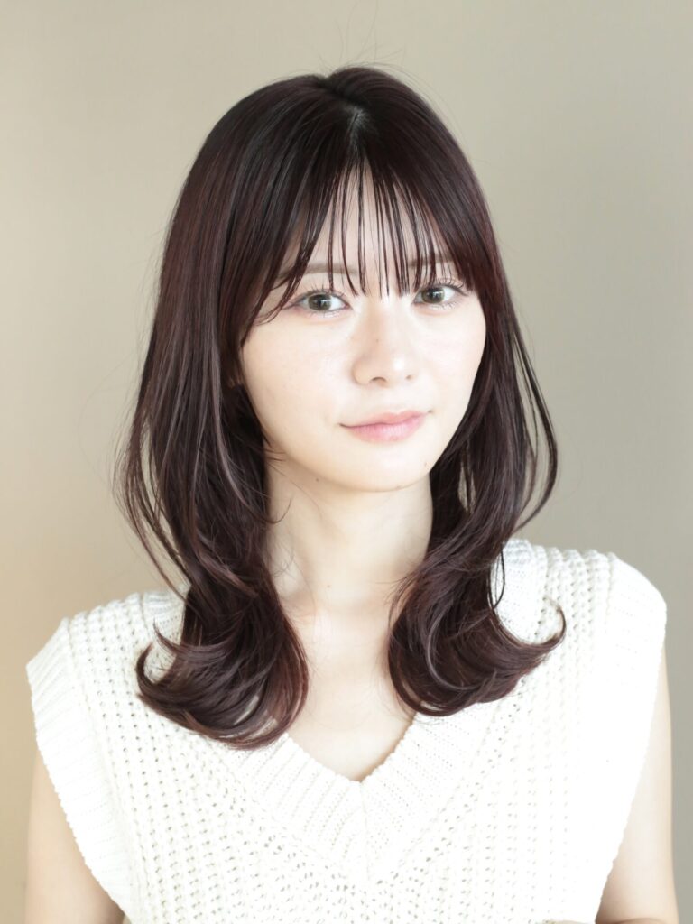 こなれ感ますミディアムレイヤースタイル
