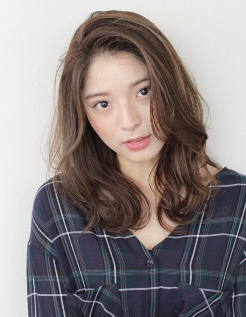 長め前髪のデジタルパーマひし形シルエット