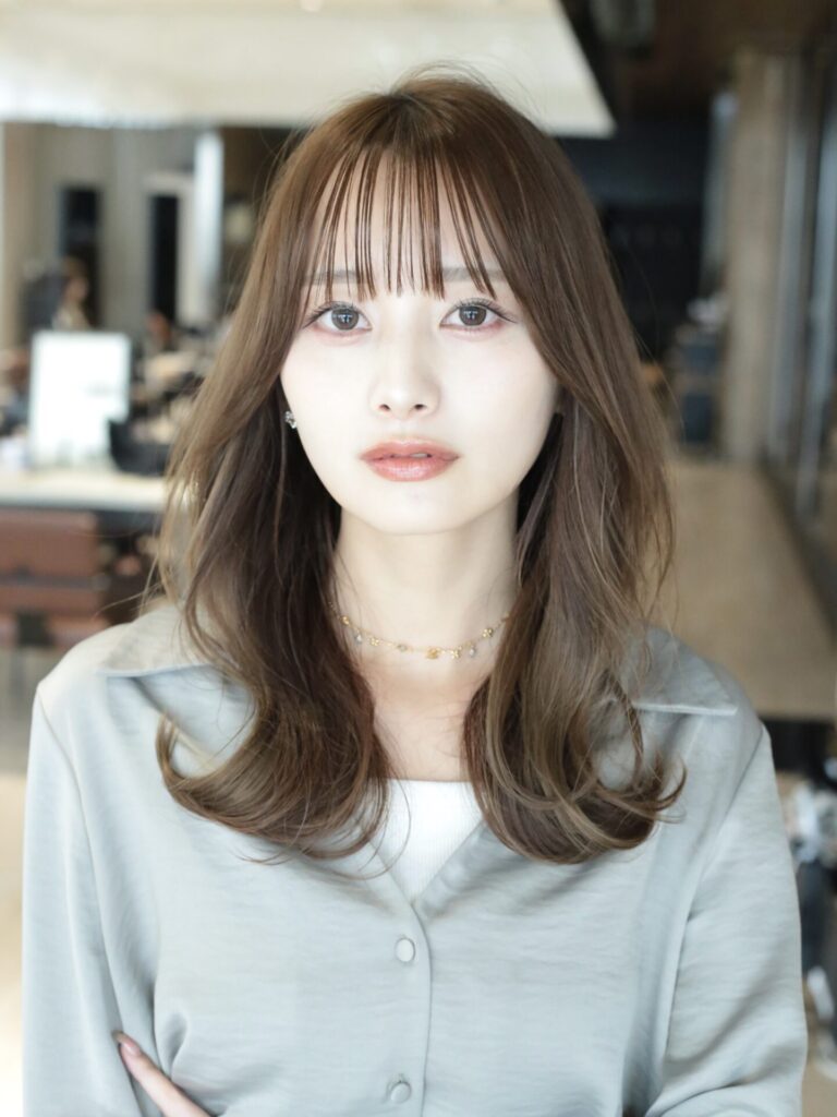 大人かわいい外ハネロングスタイル