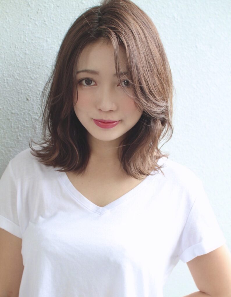 前髪なし大人可愛いくびれミディ
