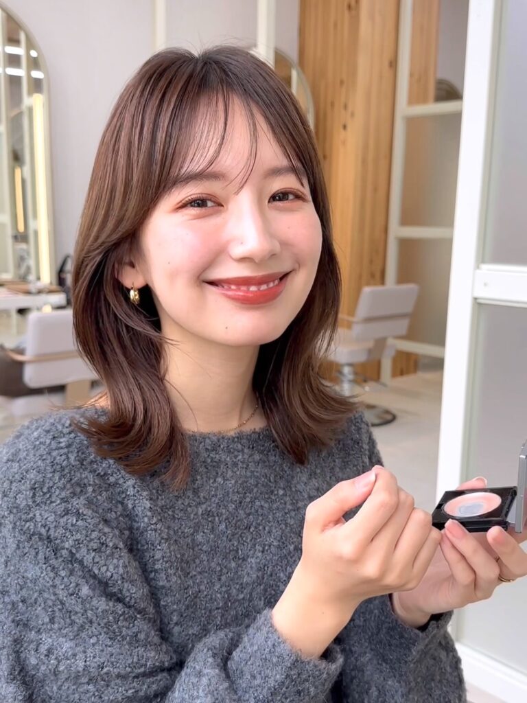 自然な動きと艶のあるくびれヘア/流れるお顔まわりカット
