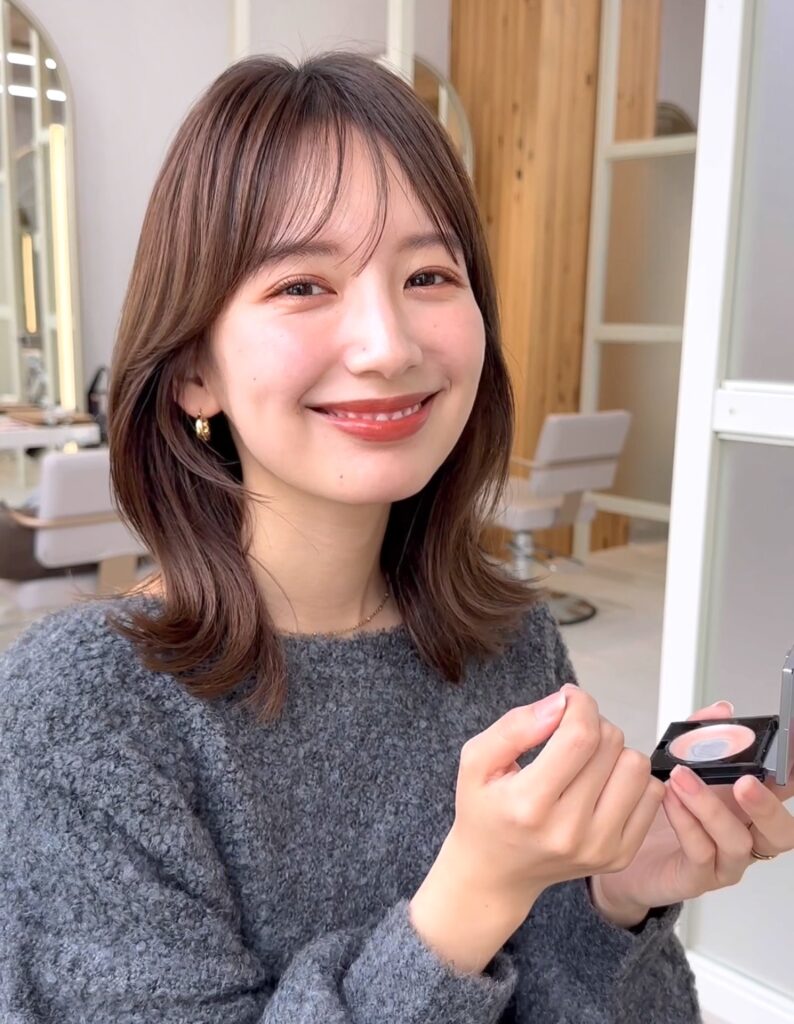 自然な動きと艶のあるくびれヘア/流れるお顔まわりカット
