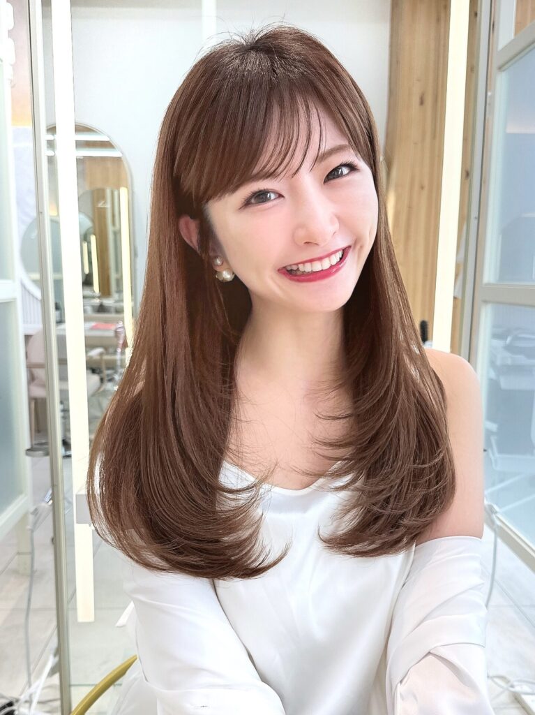 自然な動きと艶のあるくびれヘア/流れるお顔まわりカット