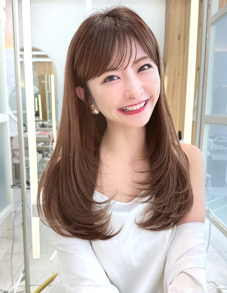 自然な動きと艶のあるくびれヘア/流れるお顔まわりカット