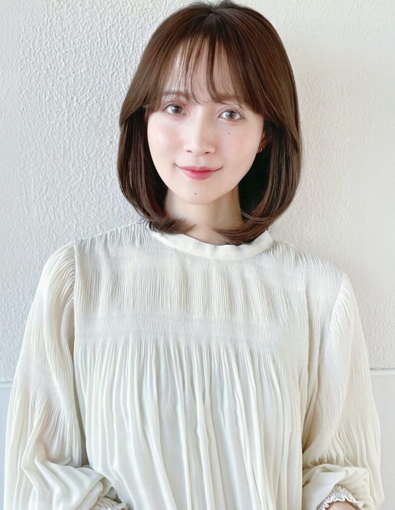 ミディアムレイヤーひし形シルエット髪質改善カラーロブ
