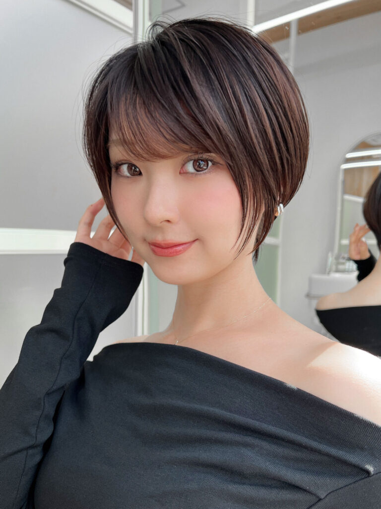 丸みとくびれで魅せる、大人のツヤショートボブ