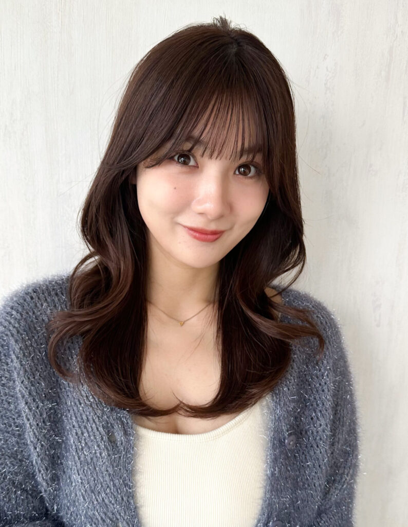大人可愛い韓国風くびれヘアレイヤーカット顔周り小顔バング