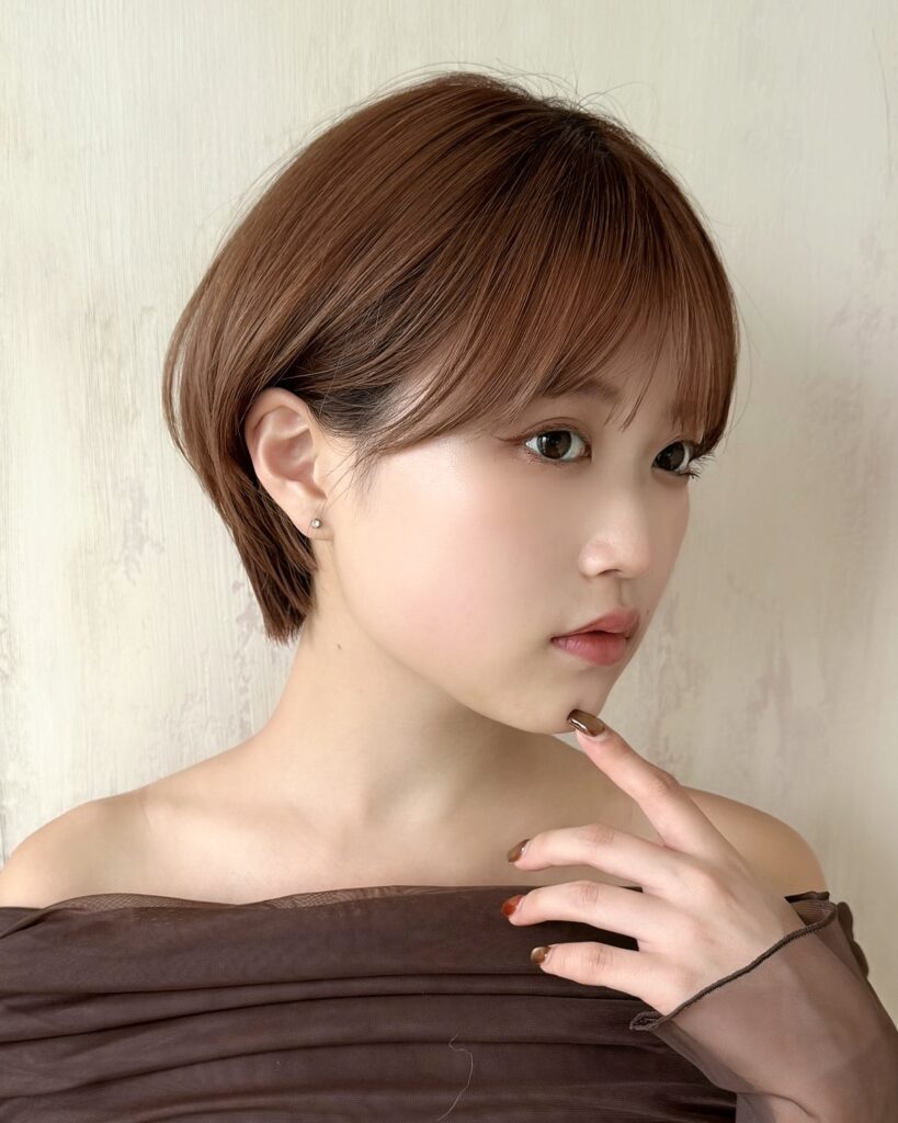 耳掛けも可愛い　大人ショートボブ